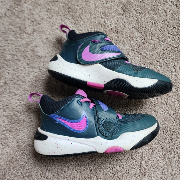Nike Other - Nike Team Hustle Youth Girls Sneakers